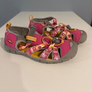 Girls Keen Water Shoes Size 4
